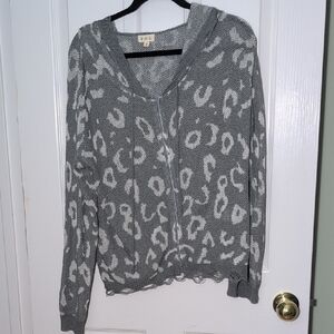 POL Gray & Cream Leopard-Print V-Neck Sweater